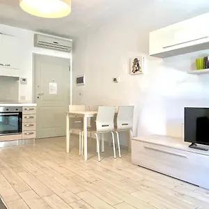  Apartment Borgo Guelfo Iv Italy